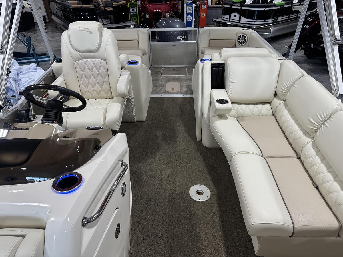 Used 2014 Bennington Q-25