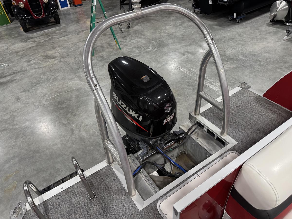 Used 2015 JC Tritoon 241 TT Sport