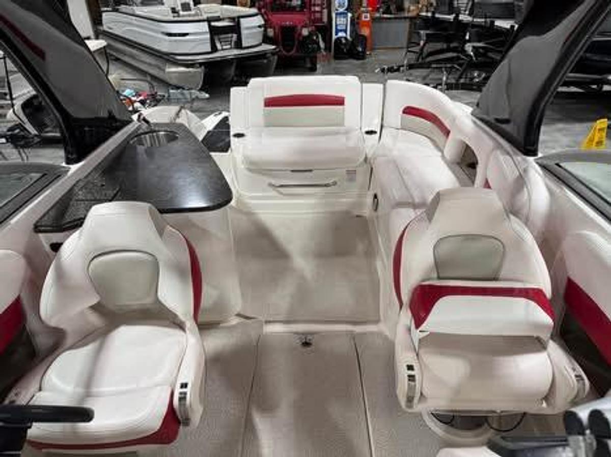 Used 2009 Chaparral 264 Sunesta