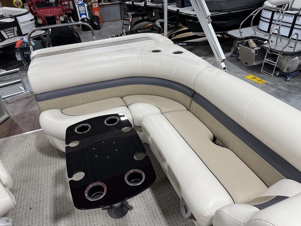 Used Cypress Cay 250 Cayman