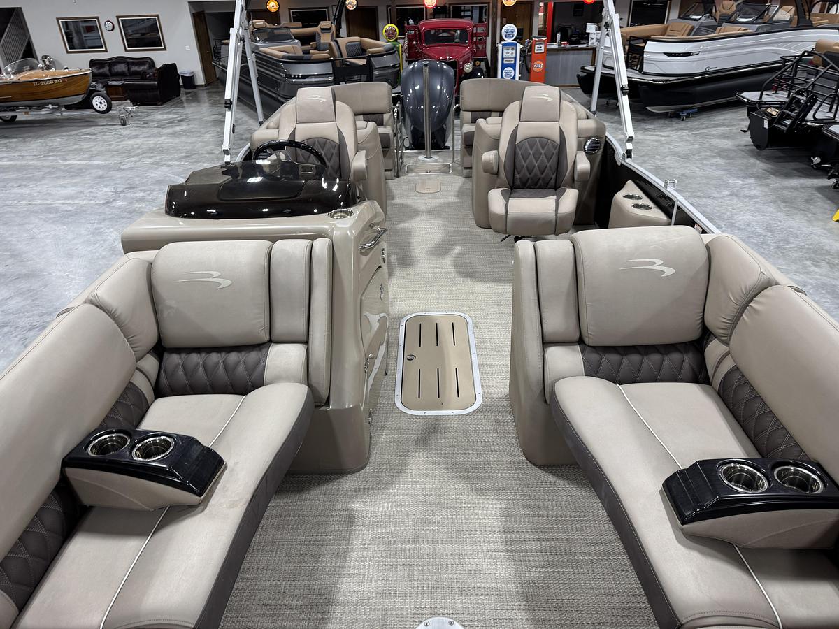 Used 2019 Bennington R23