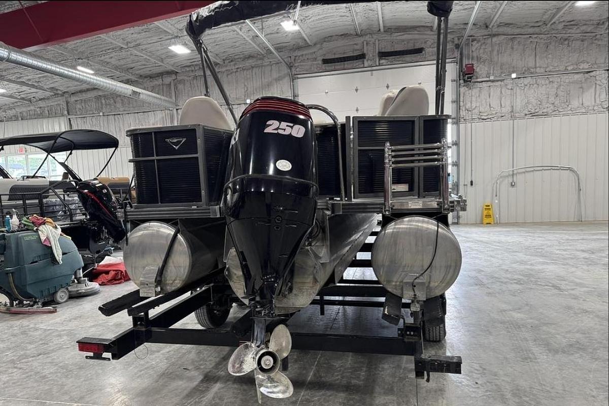 Used 2016 Manitou 24 LE Fish