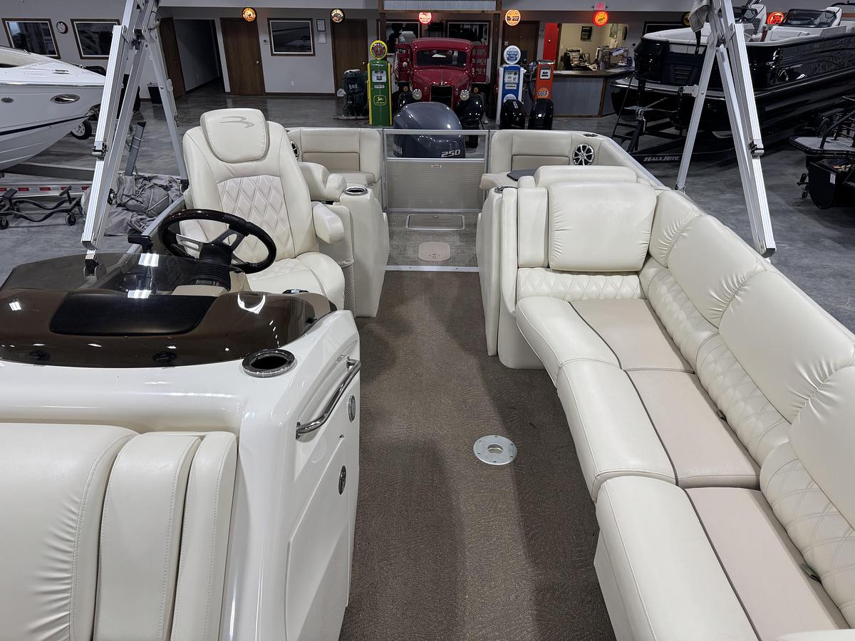 Used 2014 Bennington Q-25