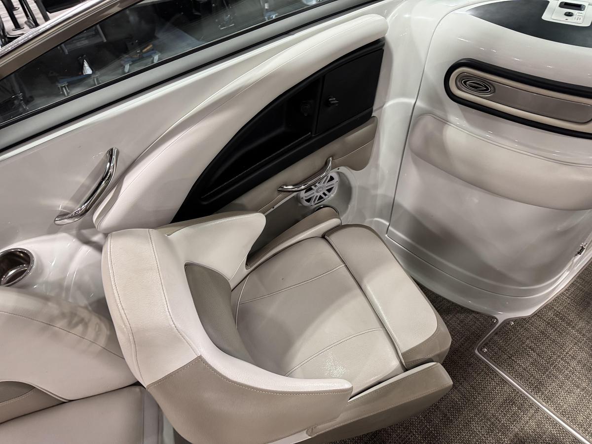 Used 2015 Crownline E-4