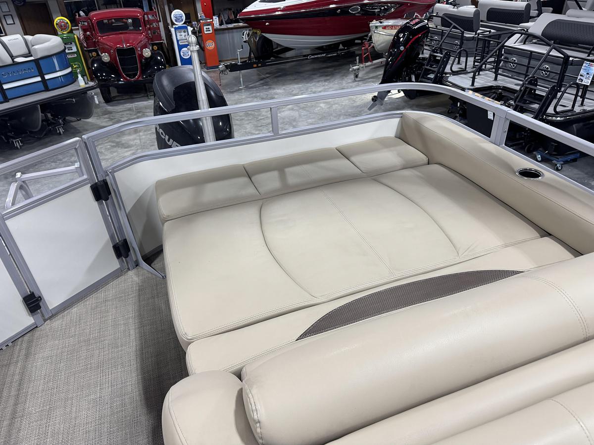 Used 2017 Suntracker 254 Regency