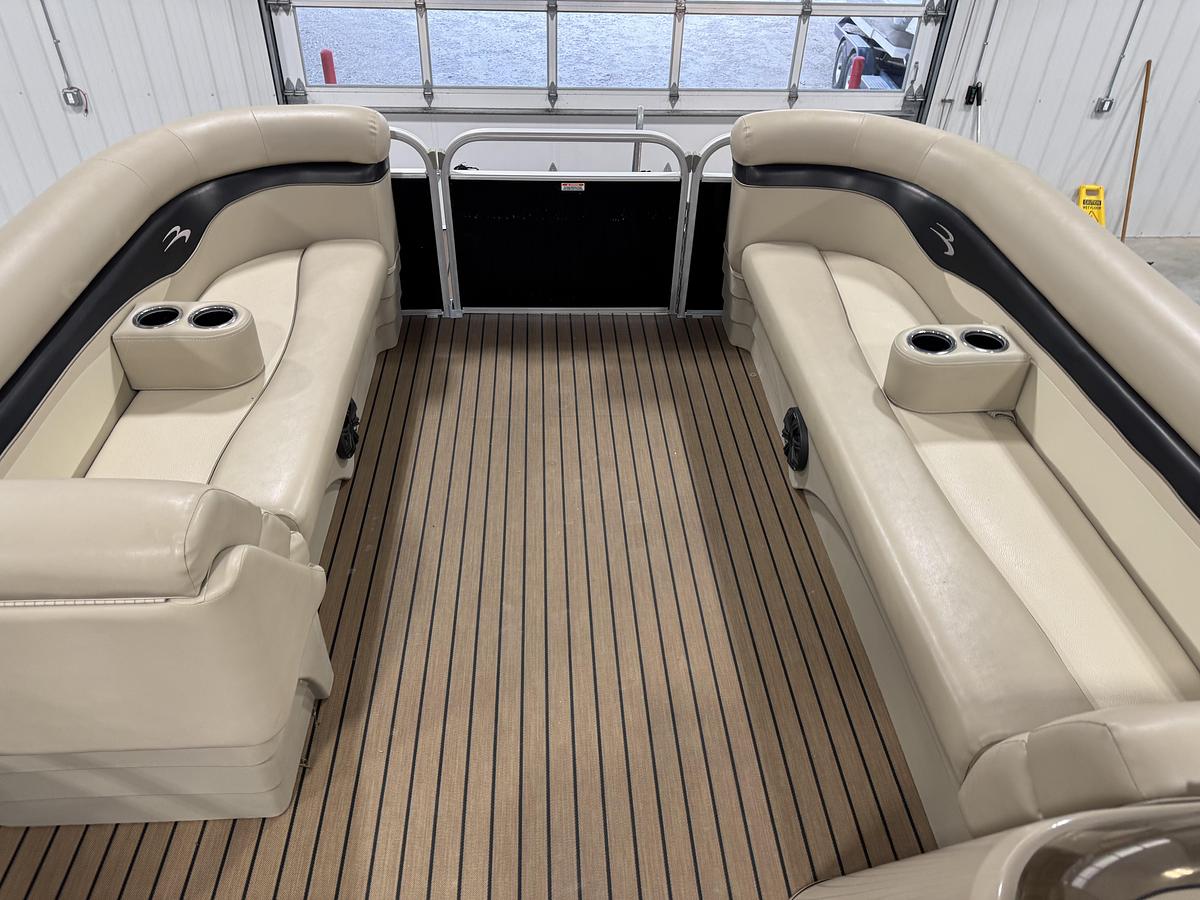 Used 2014 Bennington S 24