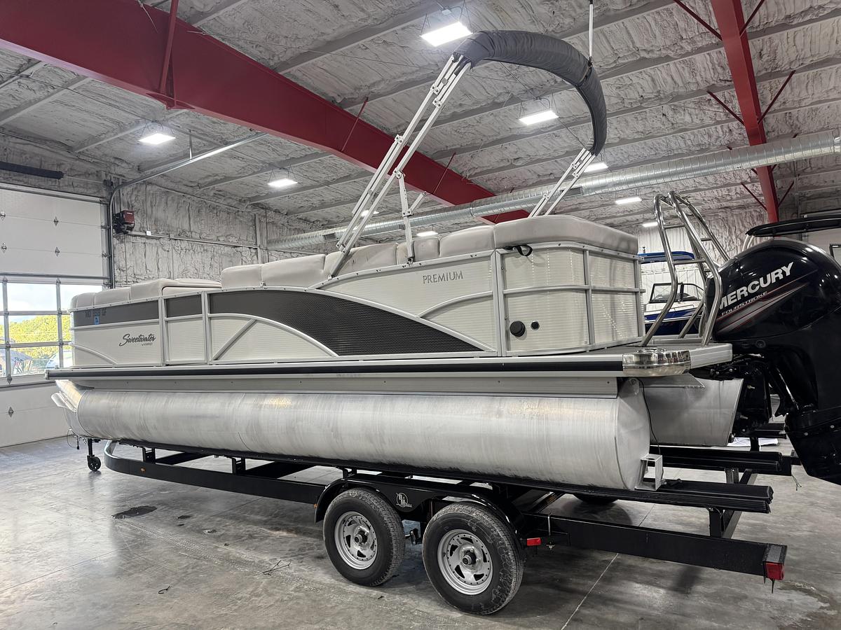 Used 2017 Godfrey Sweetwater 235 Platinum