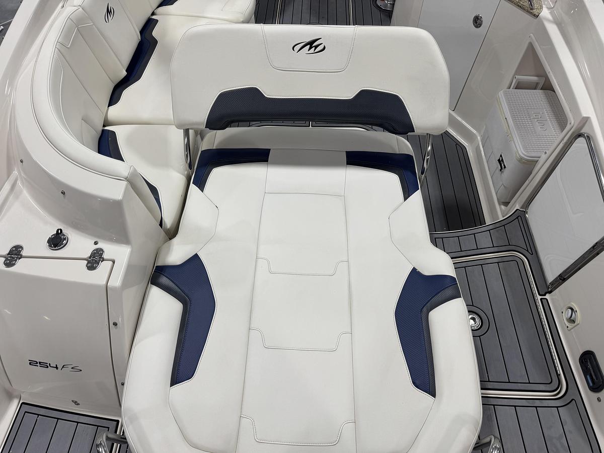 Used 2008 Monterey 254 FS