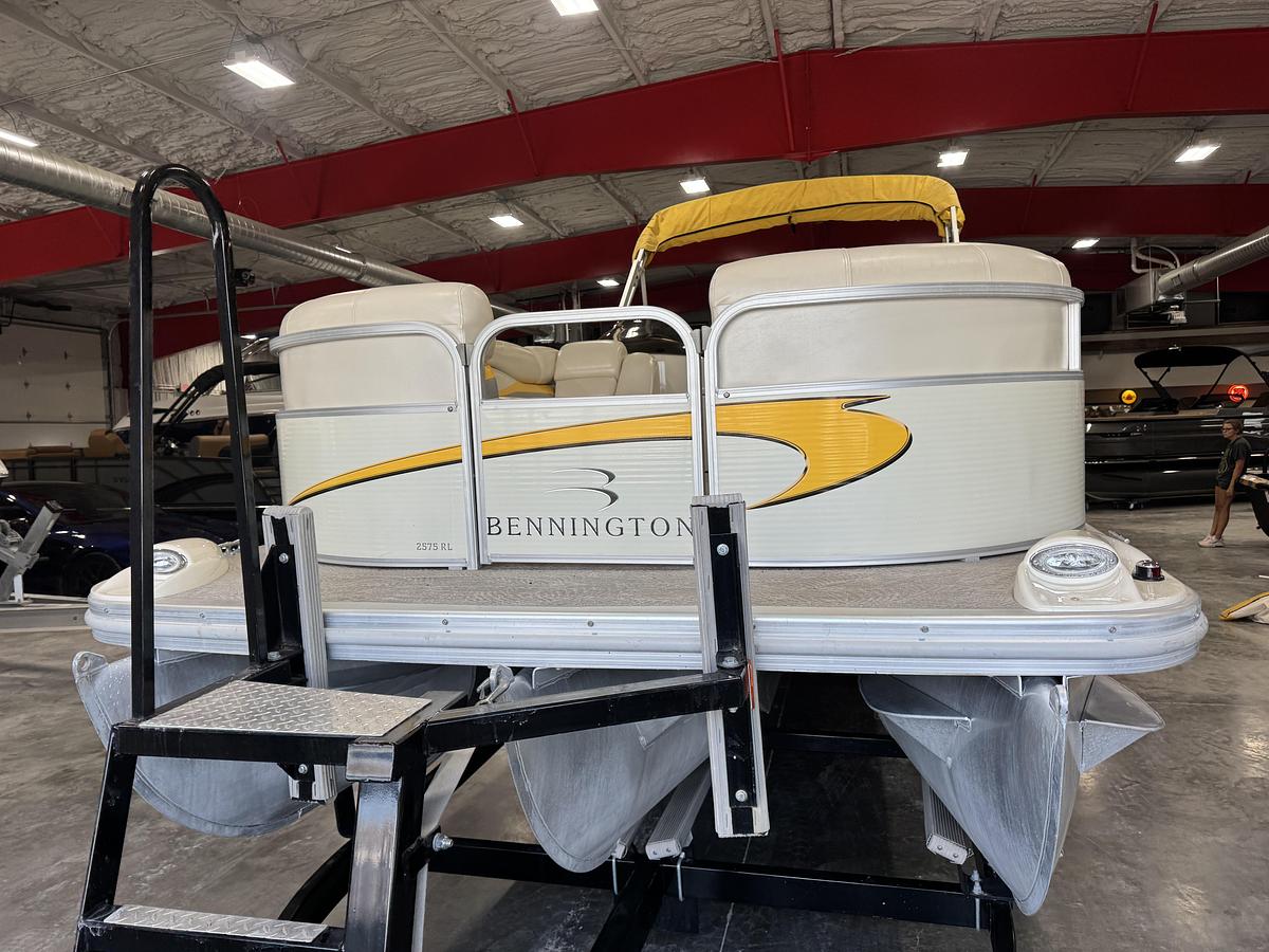 Used 2006 Bennington R-2575