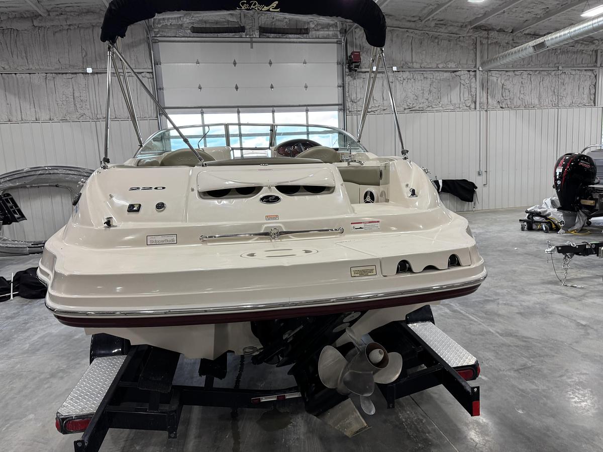 Used 2006 Sea Ray 220 Sundeck