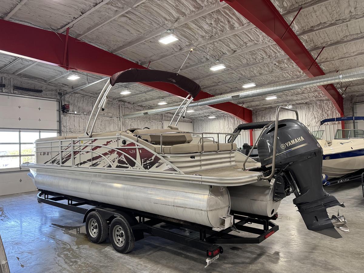Used 2018 Bennington S 25