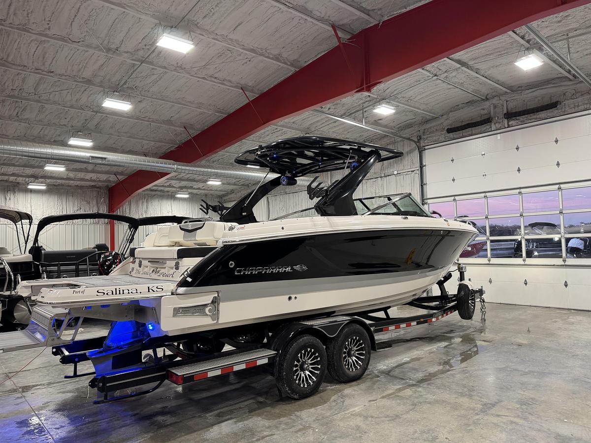 Used 2023 Chaparral 30 Surf
