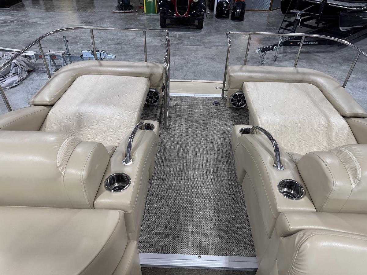 Used 2015 Bennington 2875 QCW