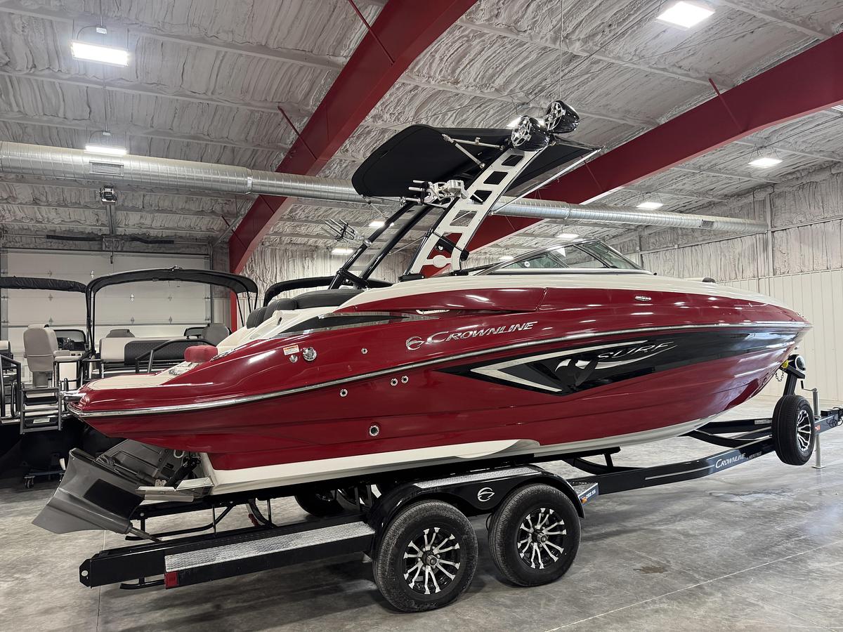 Used 2022 Crownline 265 Surf