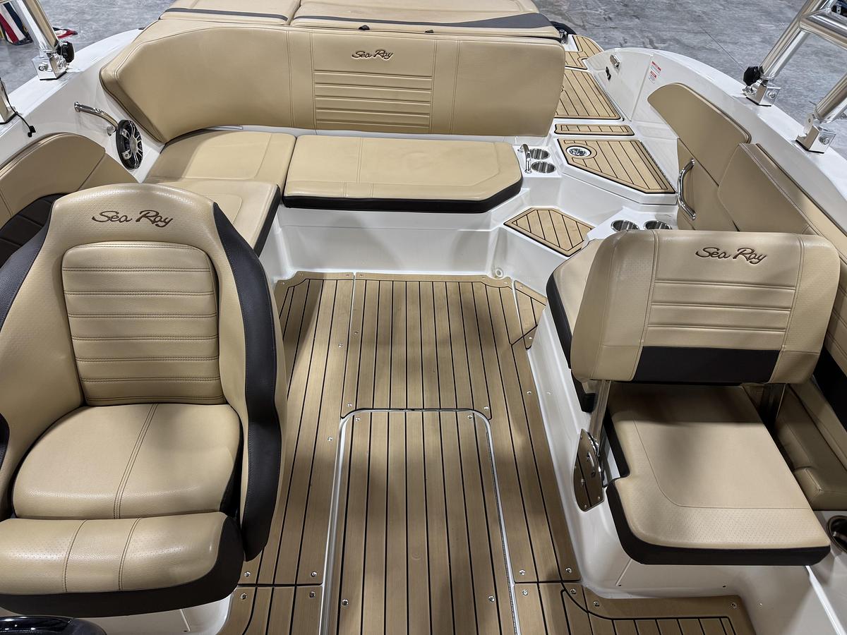 Used 2019 Sea Ray SPX 210