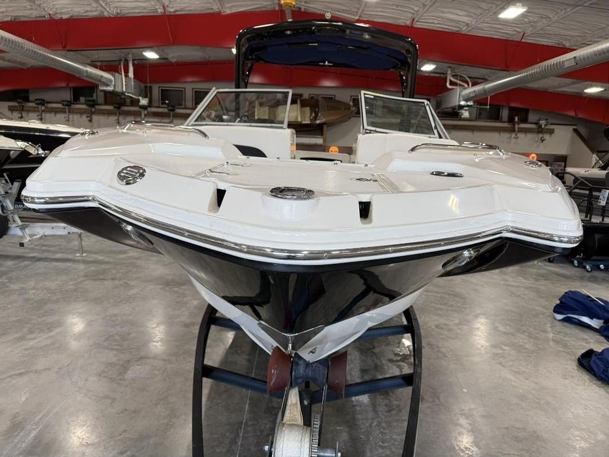 Used 2009 Chaparral 284 Sunesta