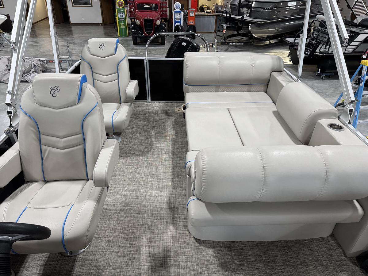 Used 2017 Cypress Cay 253 Seabreeze