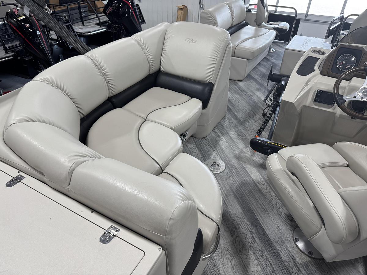 Used 2016 Manitou 24 LE Fish