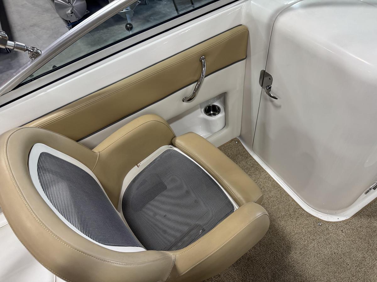 Used 2011 Sea Ray 240 Sundeck