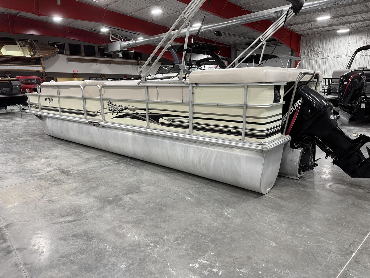 Used 2002 Voyager 25 Cruise Tri-Toon