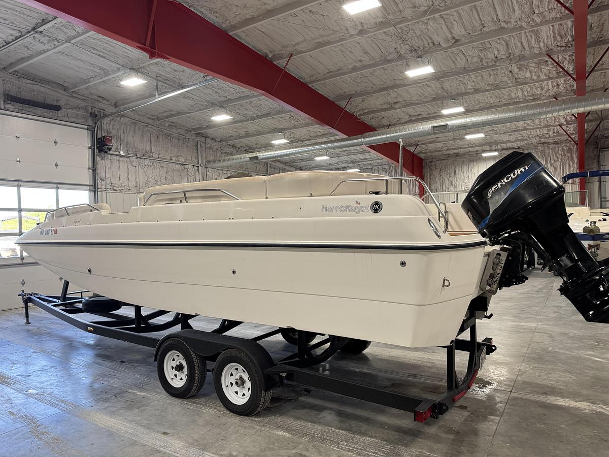 Used 2000 Harris-Kayot 24 Legend