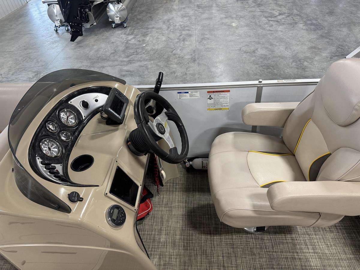 Used 2018 Suncatcher 322 VS