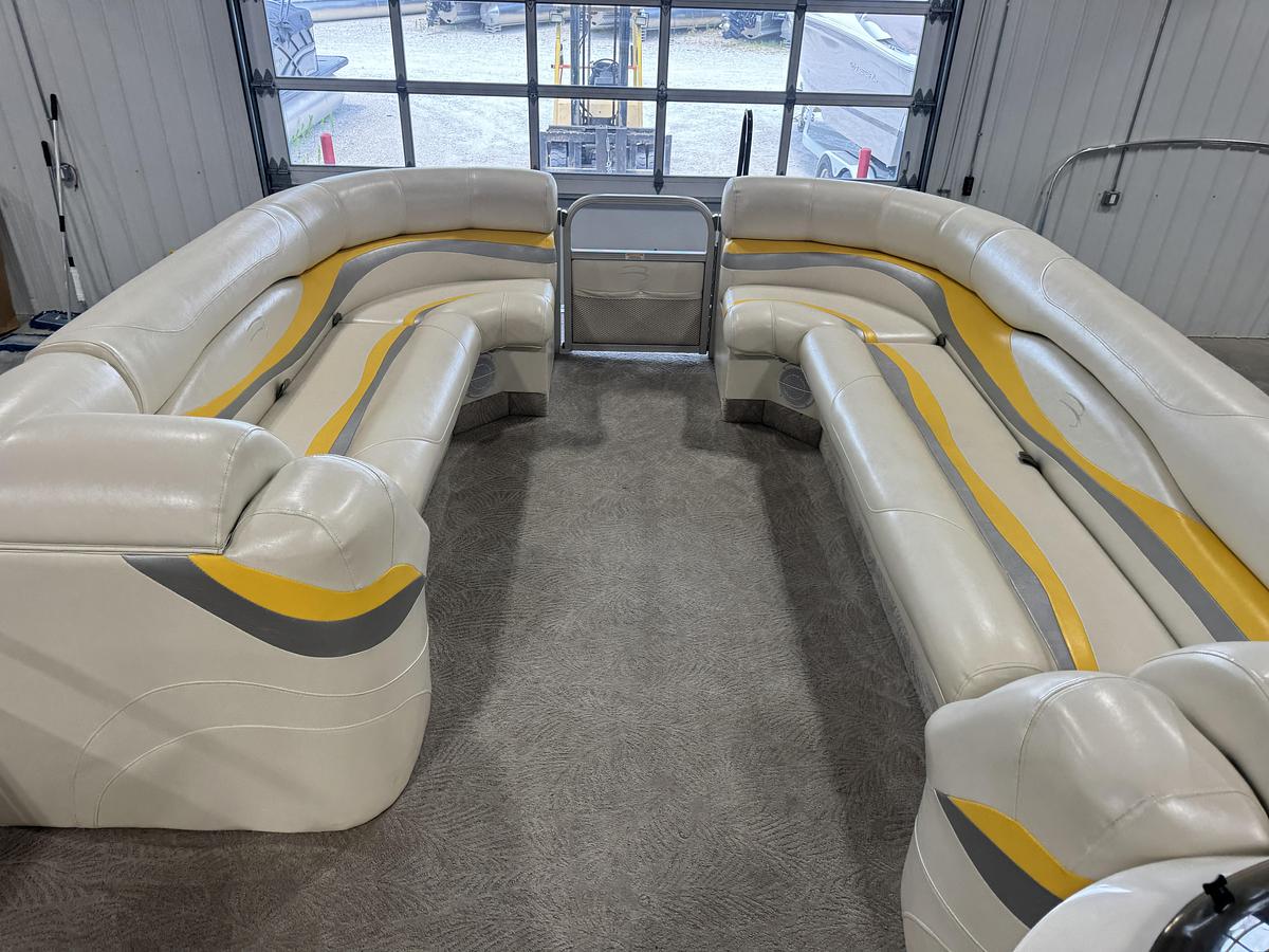 Used 2006 Bennington R-2575