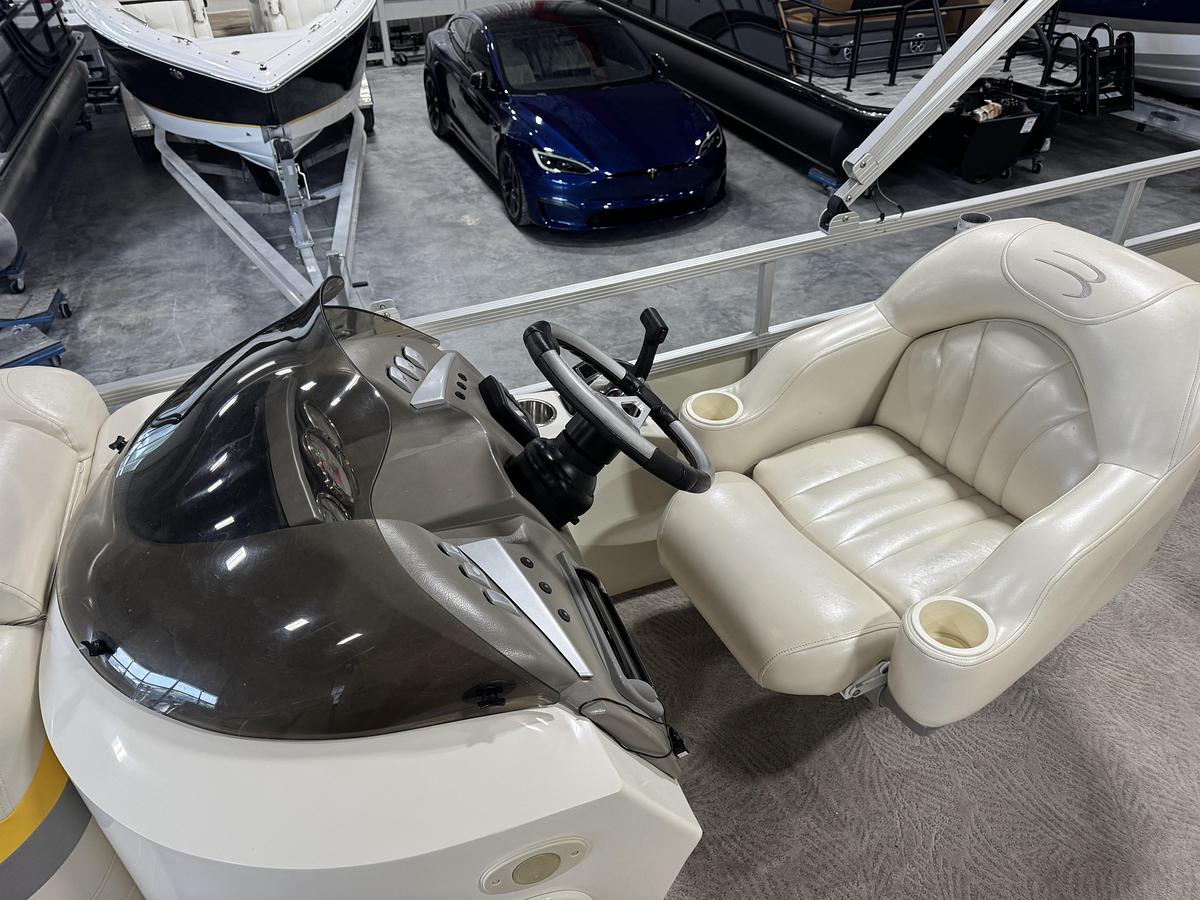 Used 2006 Bennington R-2575