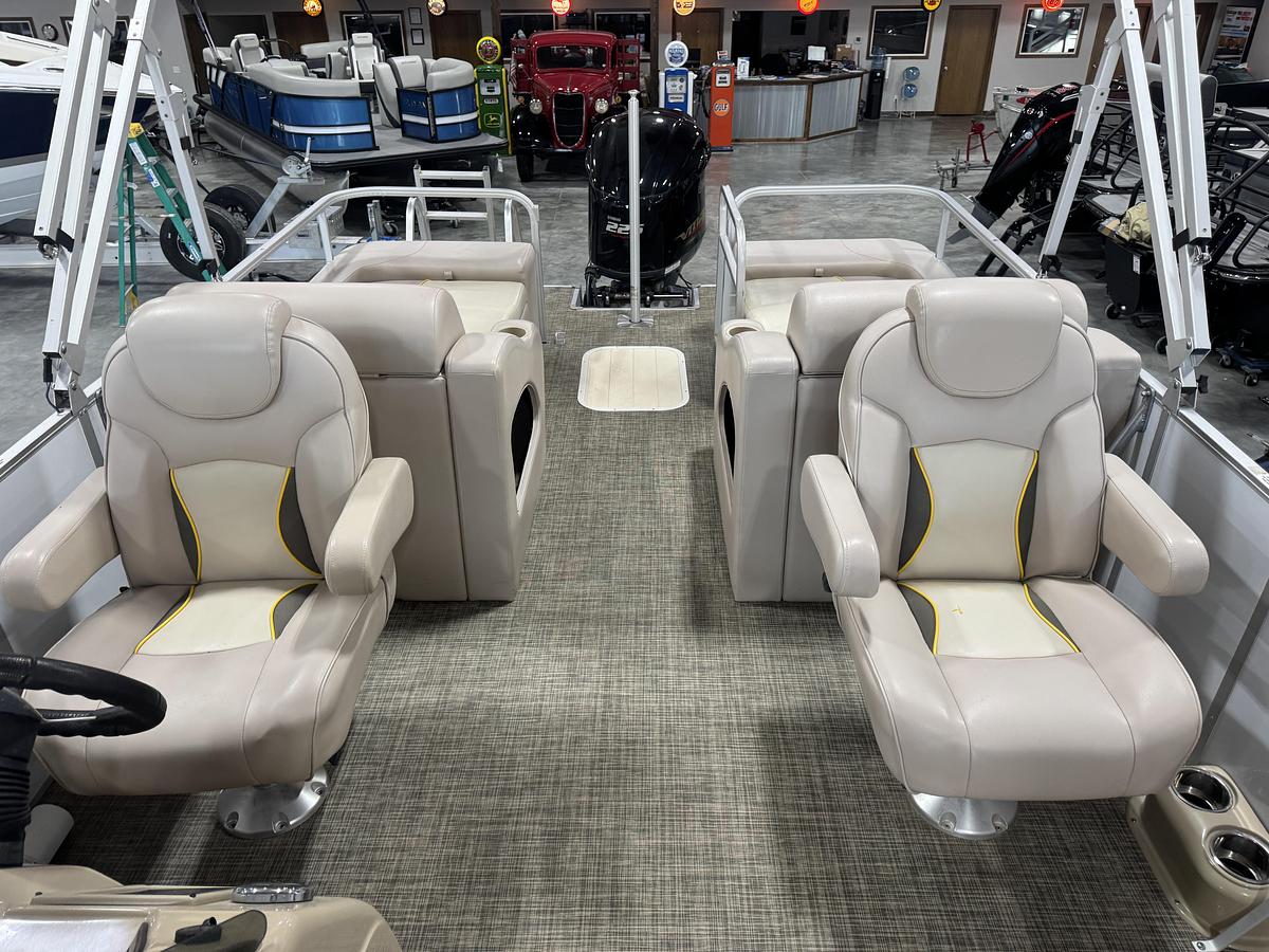 Used 2018 Suncatcher 322 VS