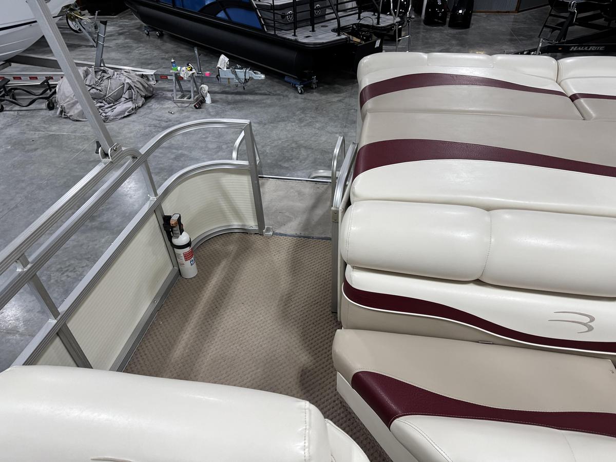 Used 2001 Bennington 2575 RLX