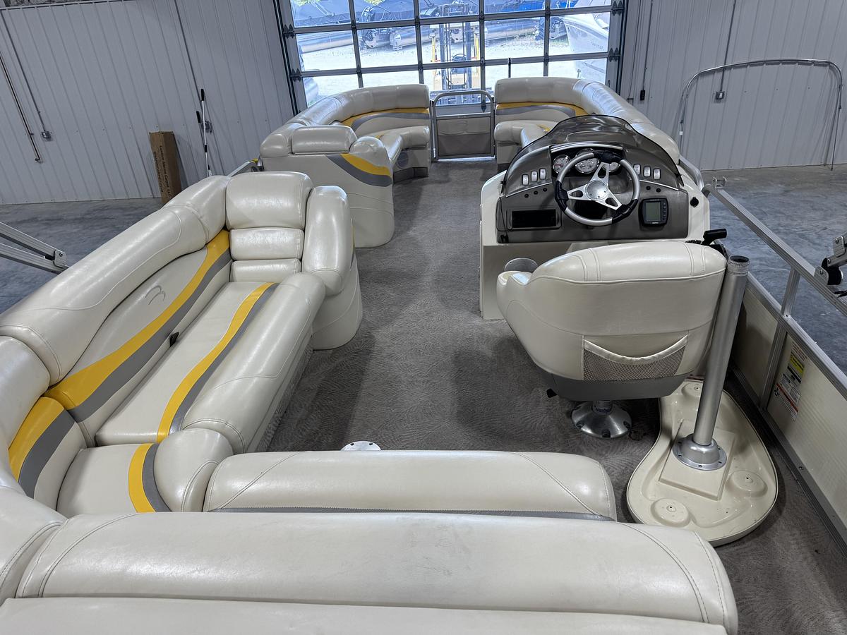 Used 2006 Bennington R-2575