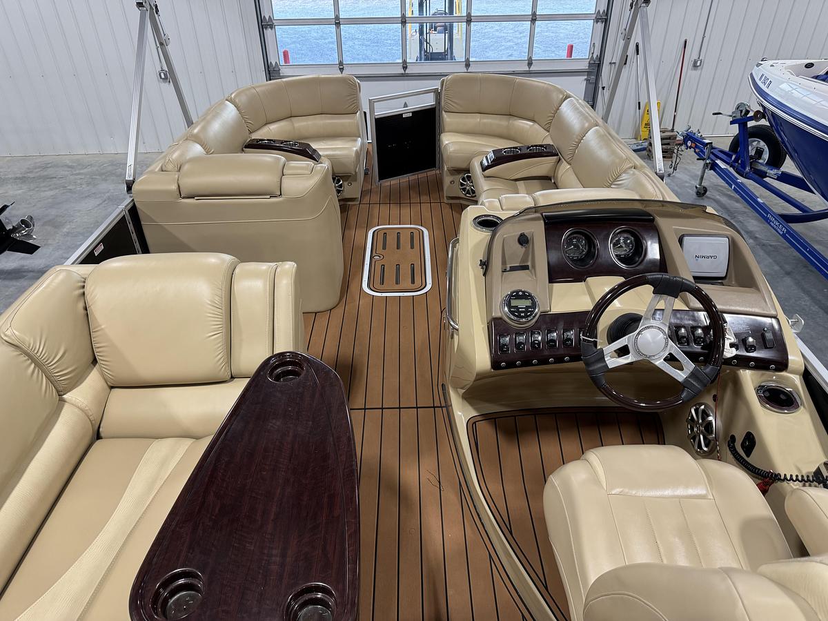 Used 2011 Bennington 2575 RCW I/O