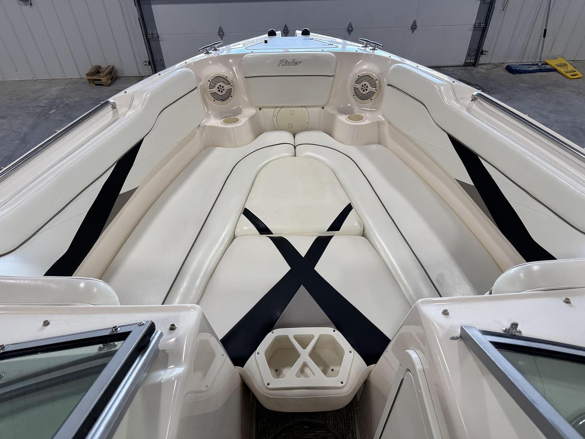 Used 2004 Rinker 282 BR