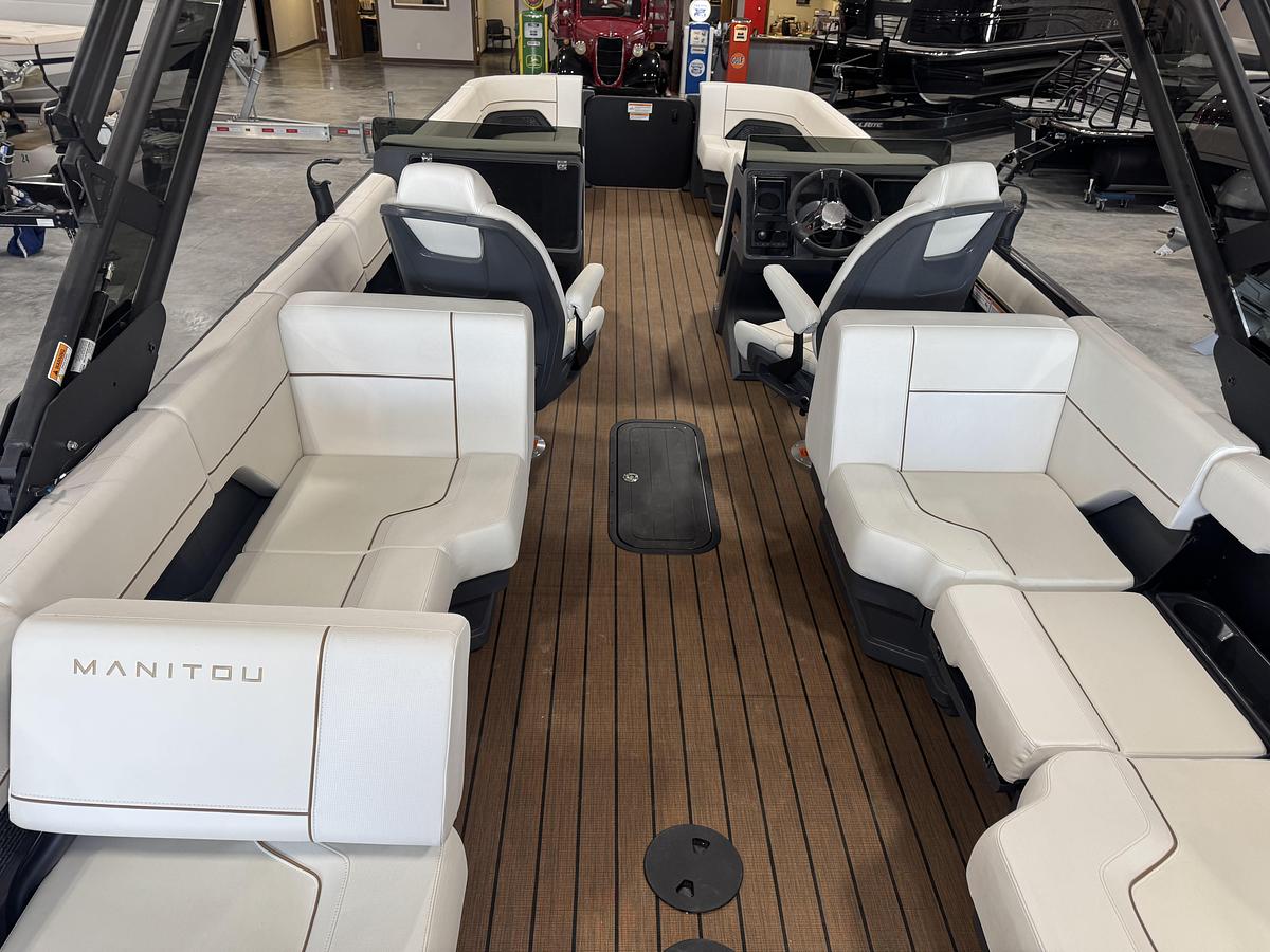 2025 Manitou 26 Explore