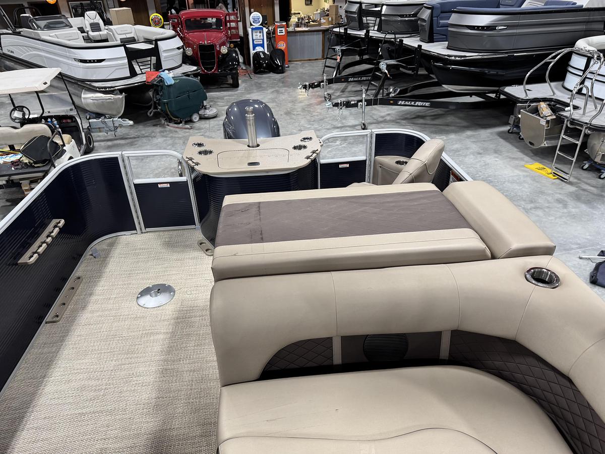 Used 2019 Bennington SX 25