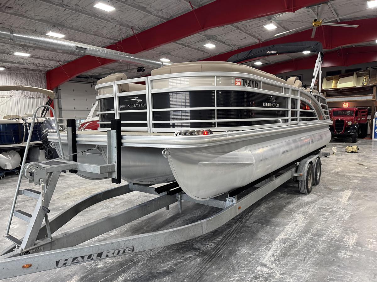 Used 2019 Bennington R23