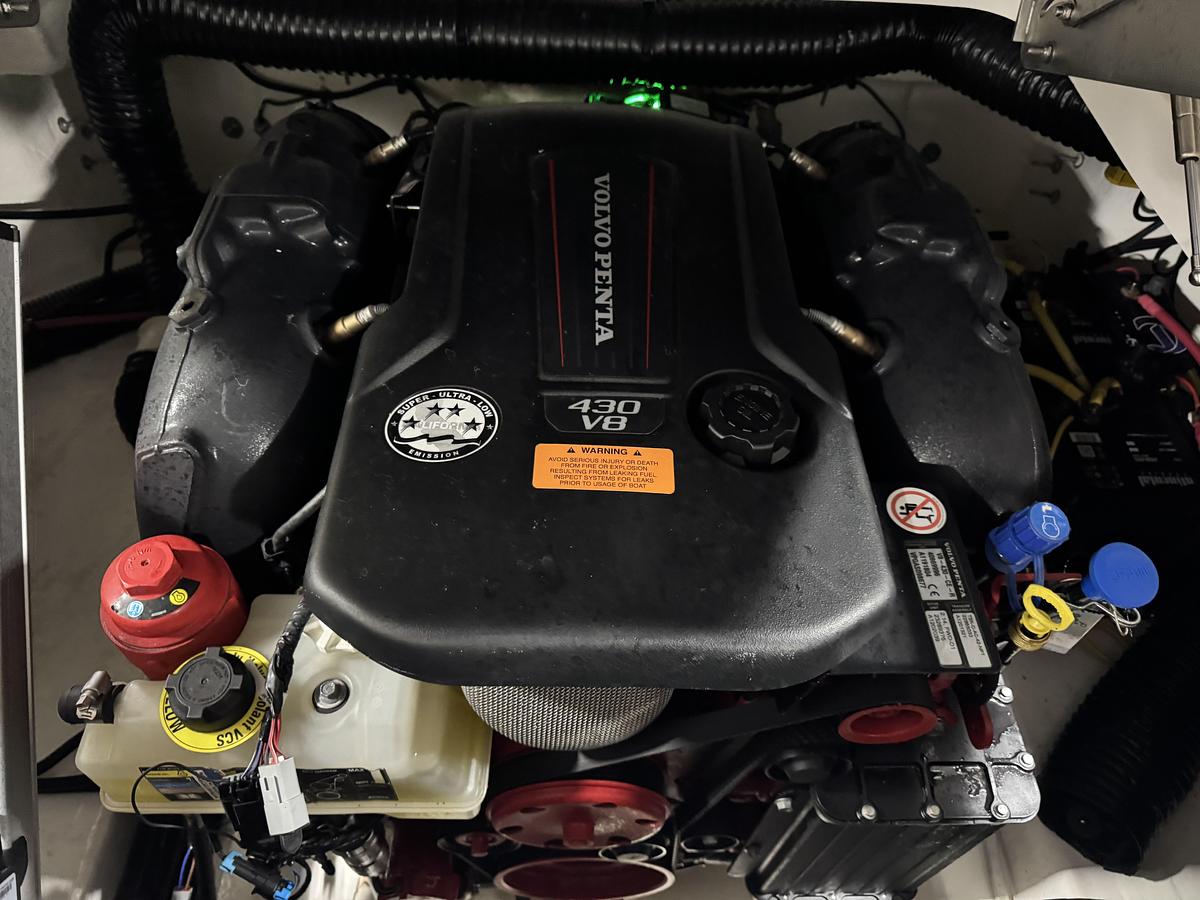 Used 2023 Chaparral 30 Surf