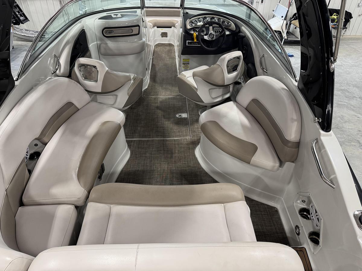 Used 2015 Crownline E-4