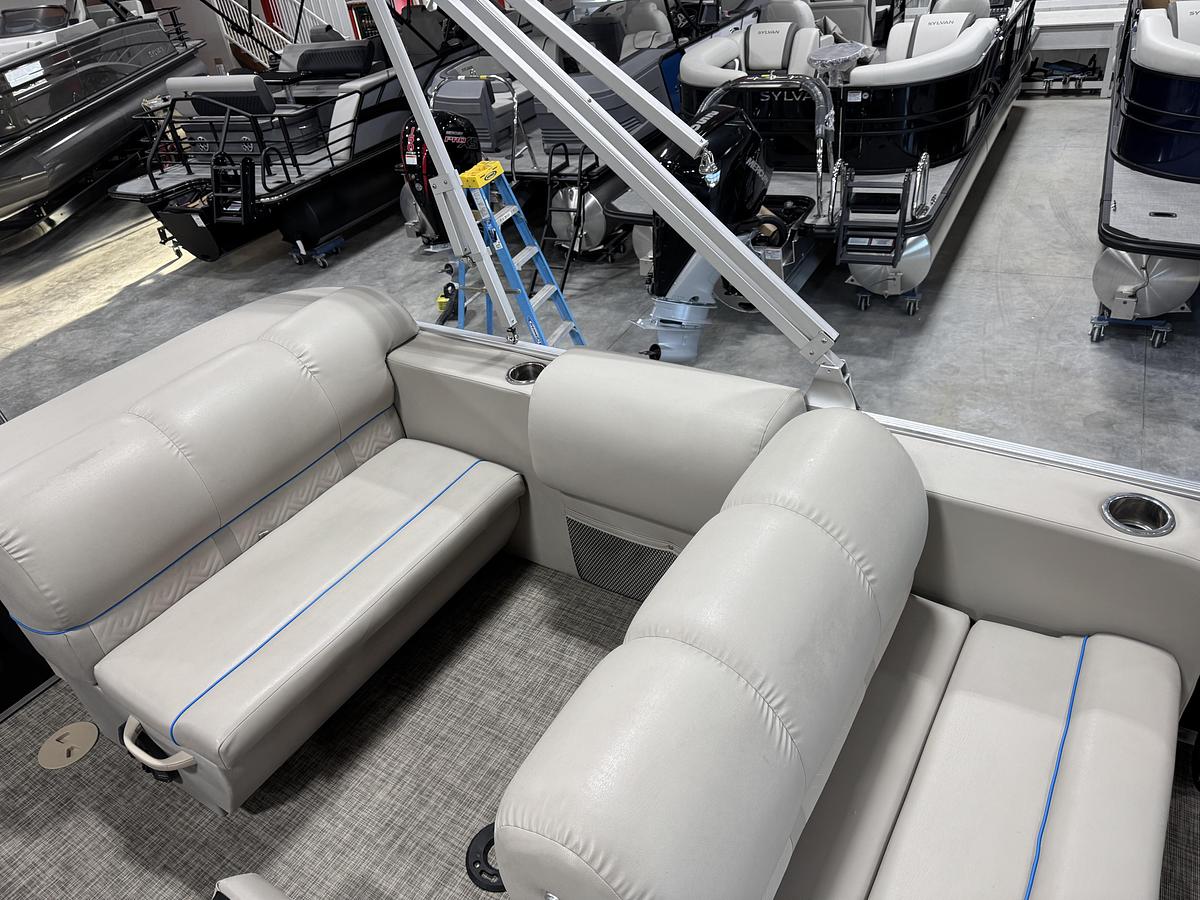 Used 2017 Cypress Cay 253 Seabreeze