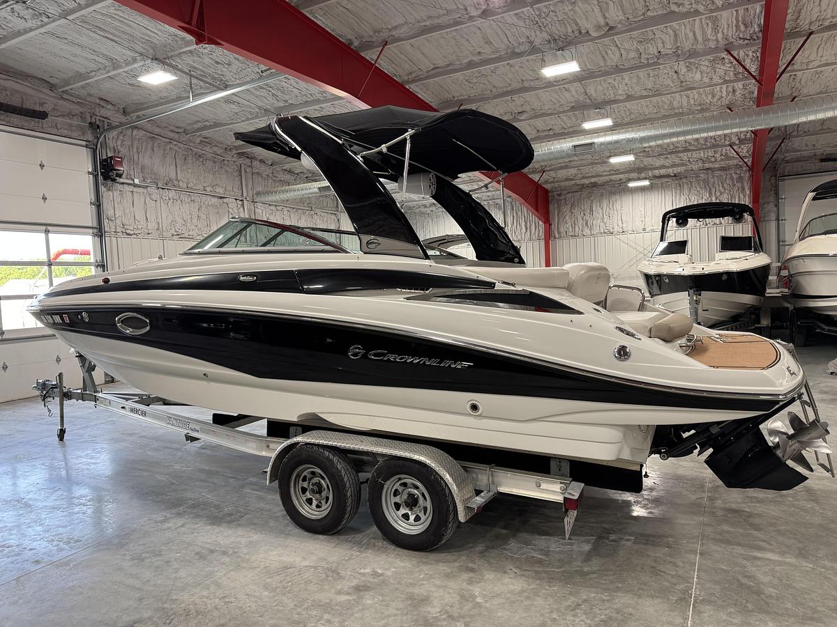 Used 2015 Crownline E-4