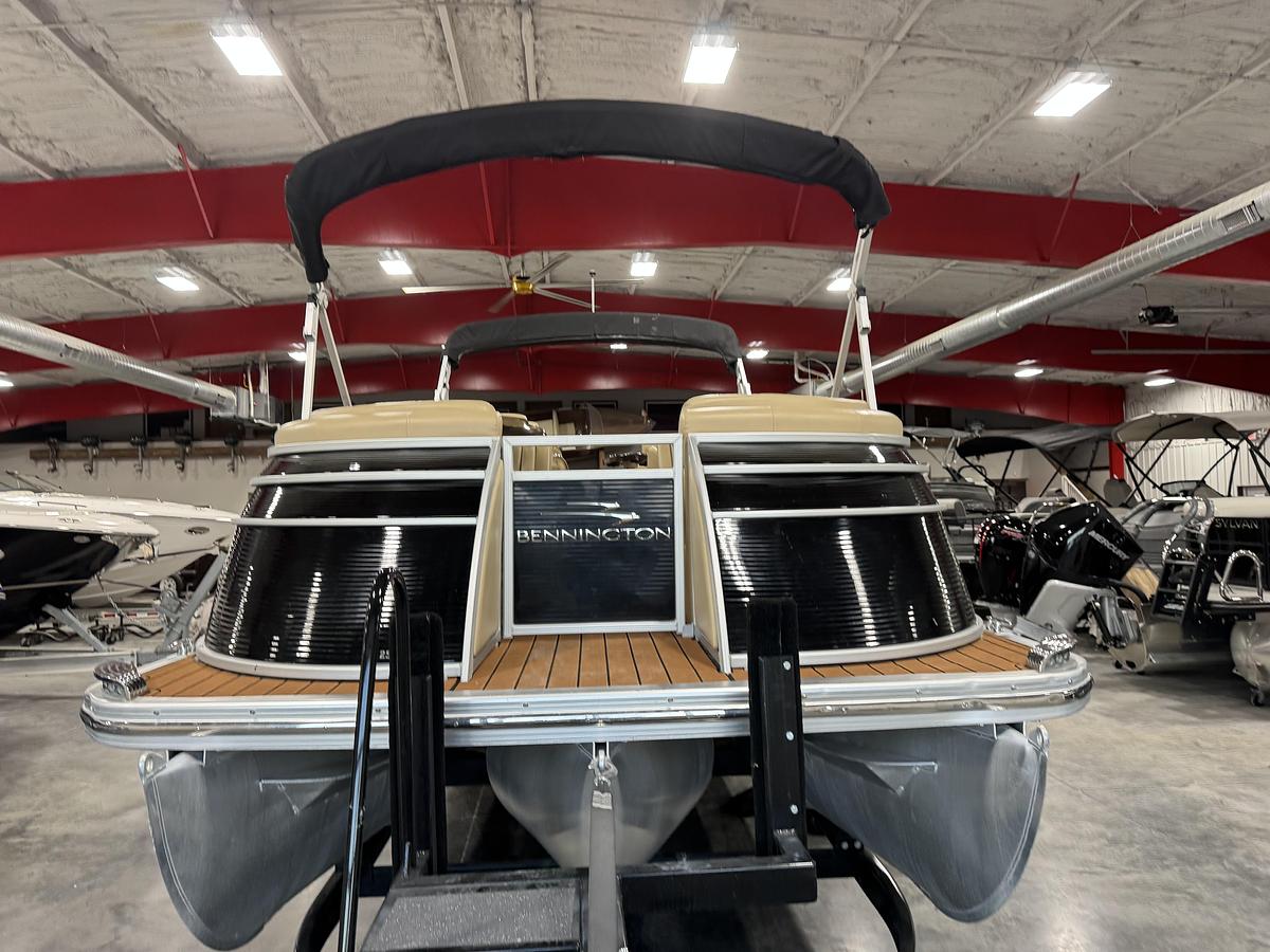 Used 2011 Bennington 2575 RCW I/O