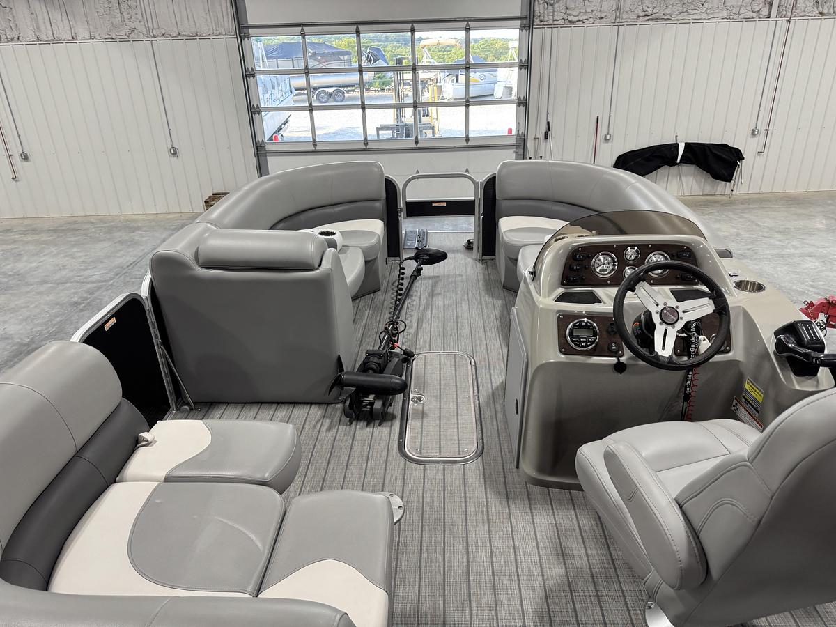 Used 2018 Manitou 23 Aurora LE