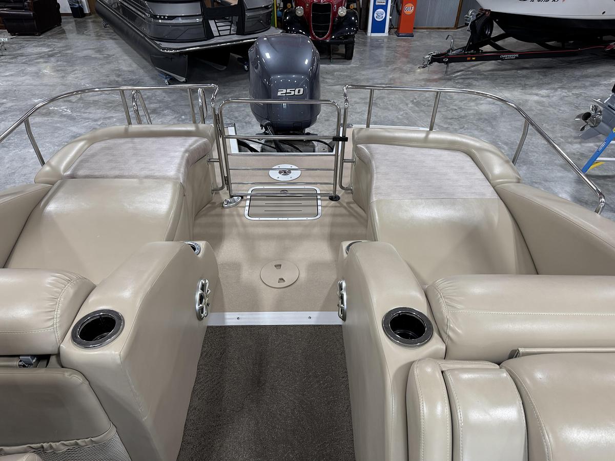 Used 2012 Bennington Q-25