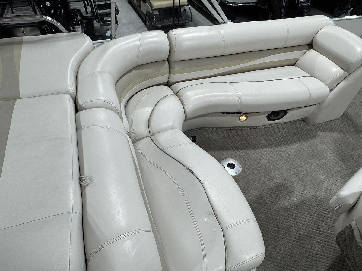 Used 2005 Crest 25 Savanna