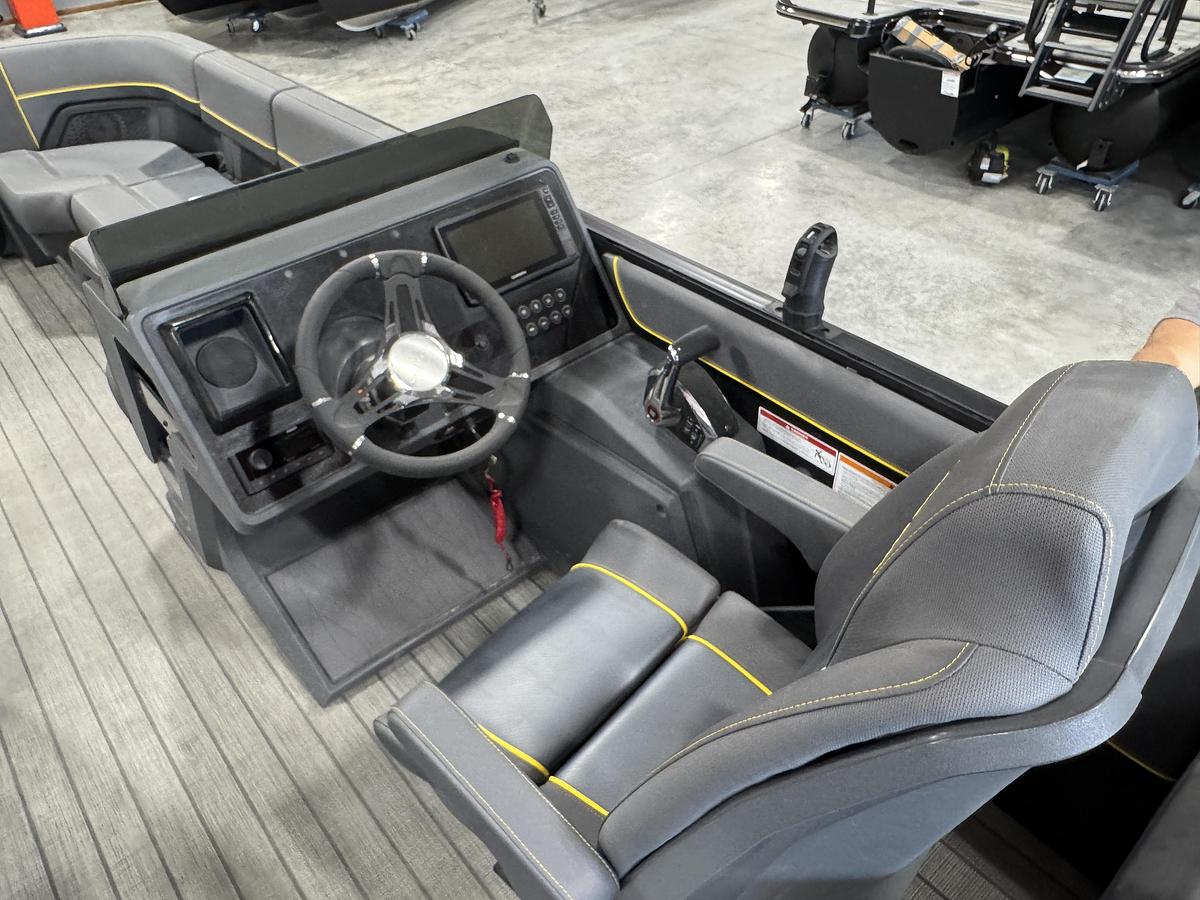 2025 Manitou 24 Explore