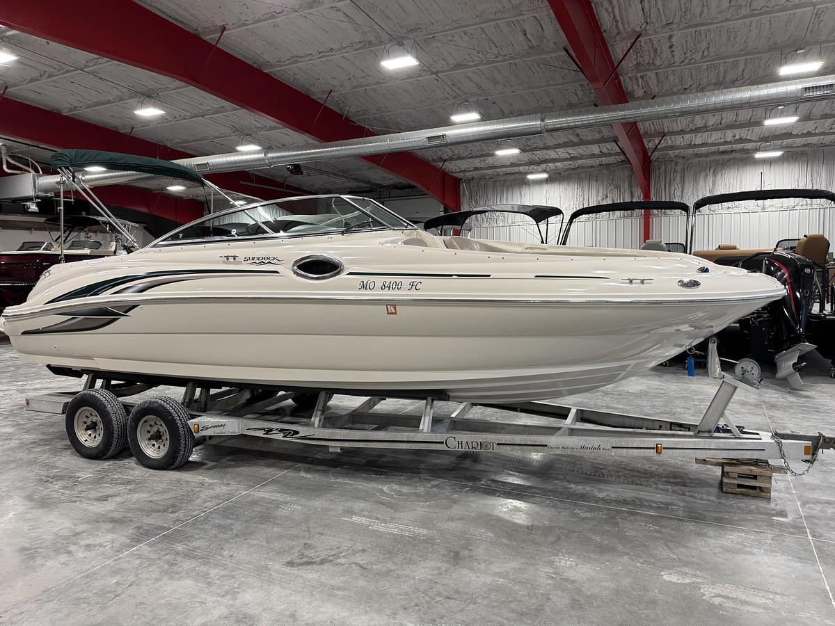 Used 2004 Sea Ray 240 Sundeck