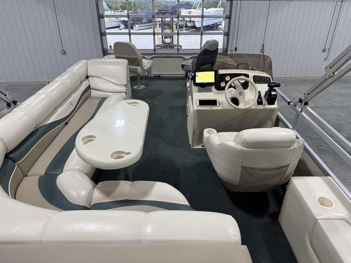 Used 2002 Bennington 2275 FS