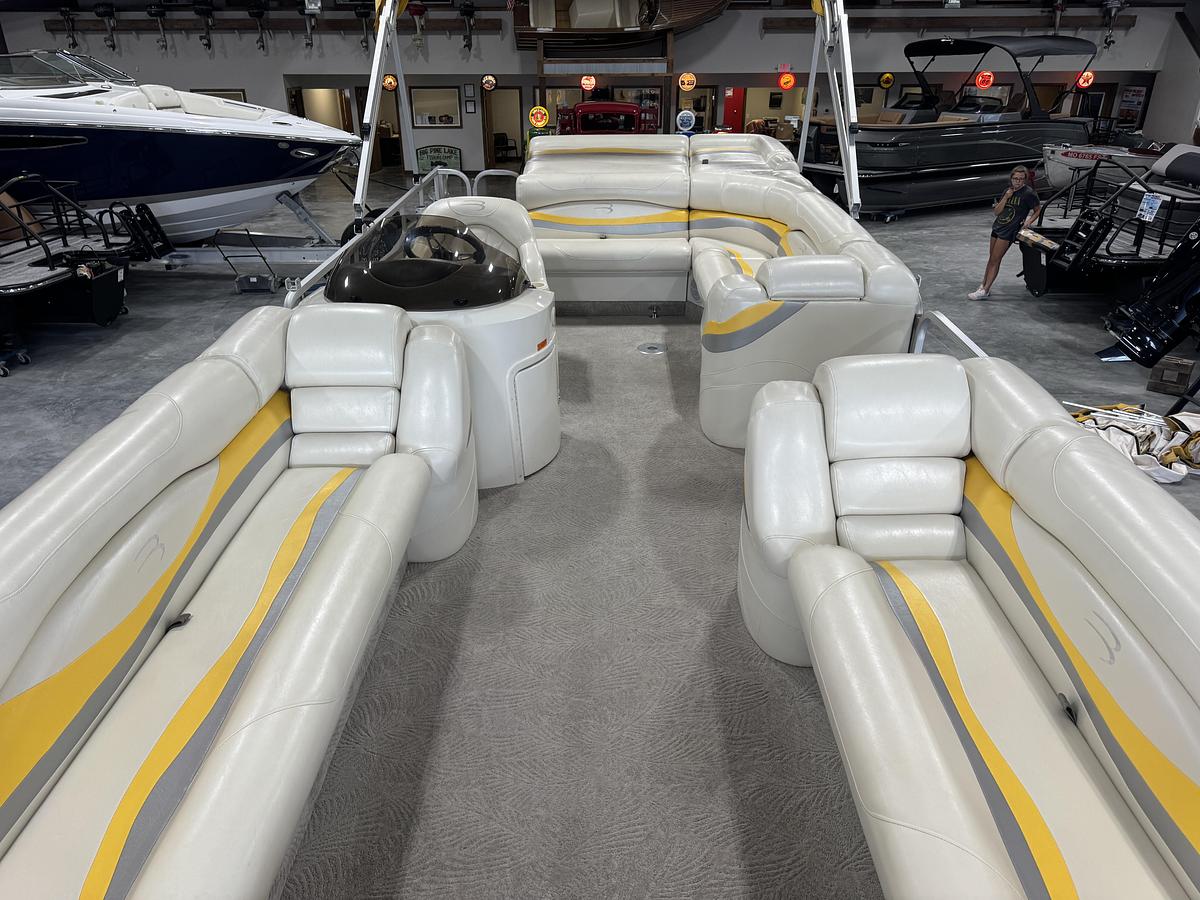 Used 2006 Bennington R-2575