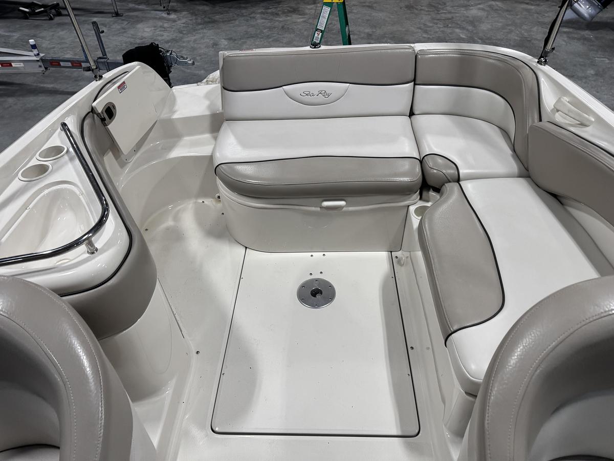 Used 2004 Sea Ray 240 Sundeck