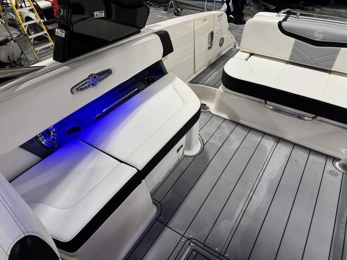 Used 2023 Chaparral 30 Surf